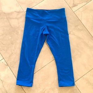Lululemon Capri leggings - bright blue - size 8